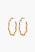 Discover ASHA’s scallop hoop earrings, featuring a cloud-like edge design and crafted in 14k gold vermeil—an elegant touch for your jewelry collection.